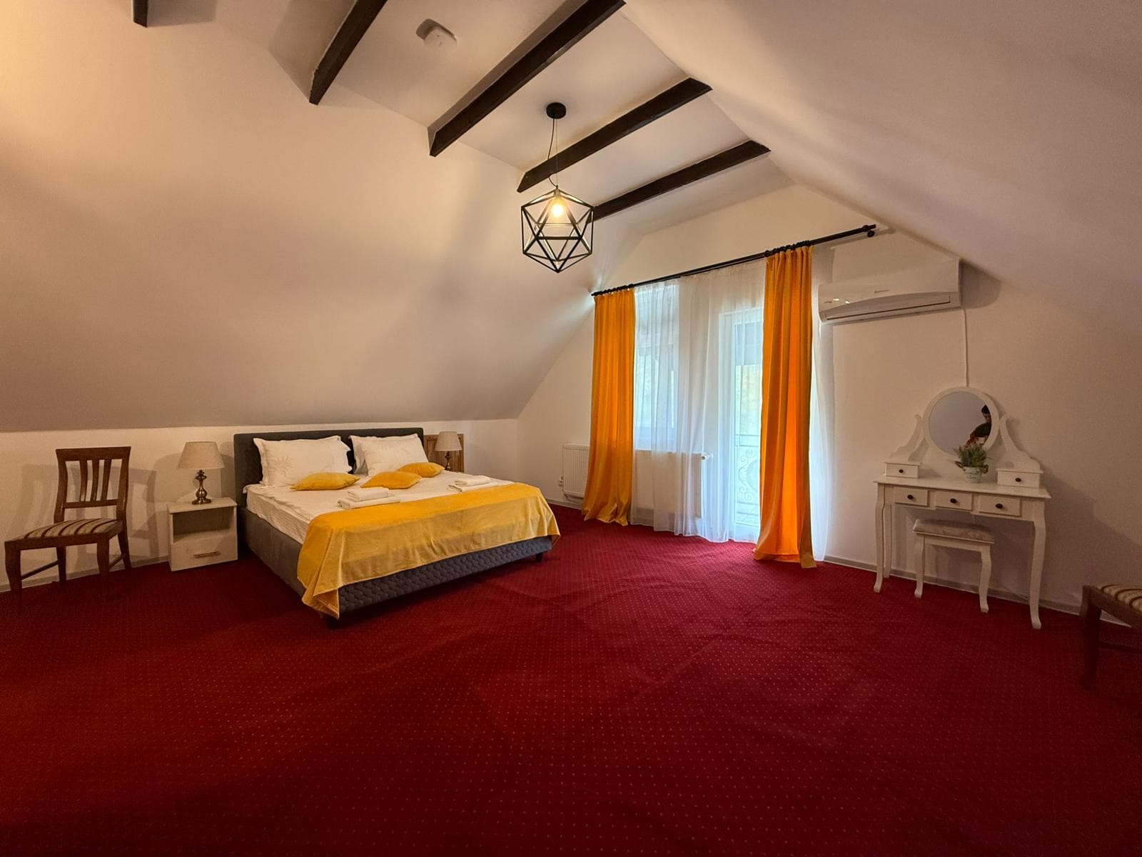 Apartament 301 – Mansardă